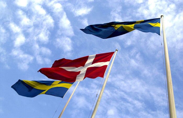 Svenskarna stöttar Danmark i EM